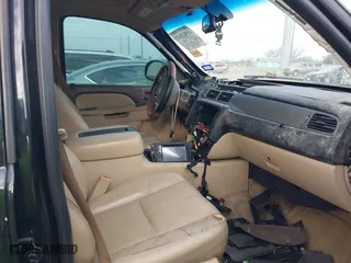 2010 Chevrolet Suburban LT with VIN 1GNUKJE39AR175422, listed as a IAAI auction lot 41561047 with 1 mi miles. Bid and sale history available at carsss.com. Image 5.