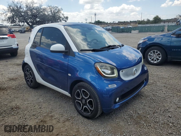 2016 Smart fortwo Passion z VIN WMEFJ5DA5GK058855, wystawiony jako Copart lot #57119445 z przebiegiem 173 493 mil mil oraz Szkody całkowita. Historia ofert i sprzedaży dostępna na DreamBid. Obrazek 4.