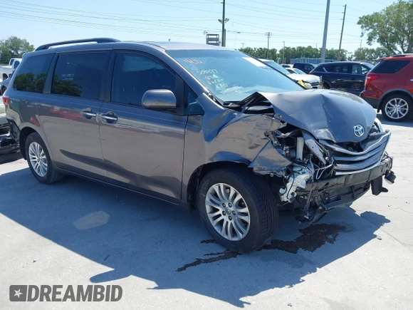 2017 Toyota Sienna XLE Auto Access Seat with VIN 5TDYZ3DC4HS856263, listed as a IAAI auction lot 42003167 with 100,105 mi miles. Bid and sale history available at carsss.com. Image 1.