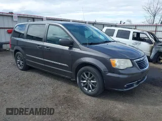 2015 Chrysler Town & Country S with VIN 2C4RC1HG4FR731468, listed as a IAAI auction lot 41902974 with 132,784 mi miles. Bid and sale history available at carsss.com. Image 1.
