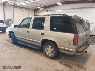 1996 Chevrolet Tahoe Limited with VIN 1GNEC13R4TJ318772, listed as a IAAI auction lot 41953820 with 250,262 mi miles. Bid and sale history available at carsss.com. Image 3.