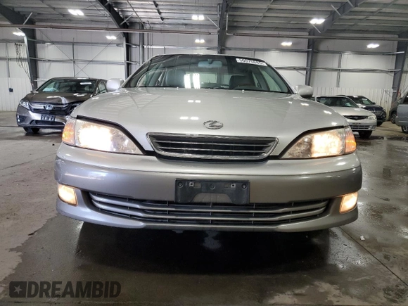 2001 Lexus ES 300 with VIN JT8BF28GX10342284, listed as a Copart auction lot 50075685 with 208,211 mi miles and Salvage Title. Bid and sale history available at DreamBid. Image 5.
