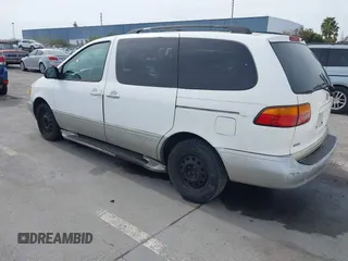 1998 Toyota Sienna LE with VIN 4T3ZF13C9WU088651, listed as a IAAI auction lot 41820184 with 172,808 mi miles. Bid and sale history available at carsss.com. Image 3.