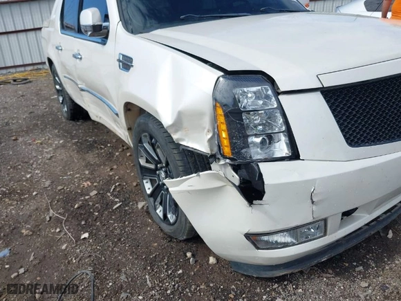 2008 Cadillac Escalade EXT with VIN 3GYFK62808G251001, listed as a IAAI auction lot 41597855 with 142563 miles. Bid and sale history available at carsss.com. Image 6.