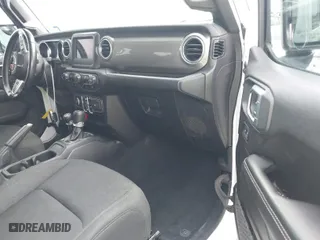 2019 Jeep Wrangler Unlimited Sahara with VIN 1C4HJXEN0KW623325, listed as a IAAI auction lot 42001189 with 1 mi miles. Bid and sale history available at carsss.com. Image 5.