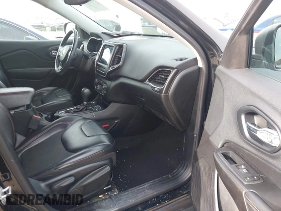 2019 Jeep Cherokee Trailhawk Elite with VIN 1C4PJMBX0KD395421, listed as a IAAI auction lot 41265048 with 70,070 mi miles. Bid and sale history available at carsss.com. Image 5.