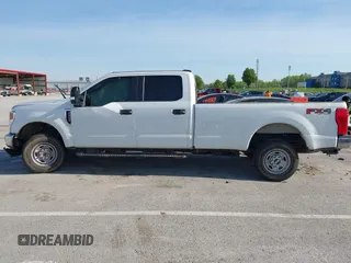 2022 Ford F-250 XL z VIN 1FT7W2BN6NEF62982, wystawiony jako IAAI lot #42086401 z przebiegiem 106 450 mil mil oraz . Historia ofert i sprzedaży dostępna na DreamBid. Obrazek 14.