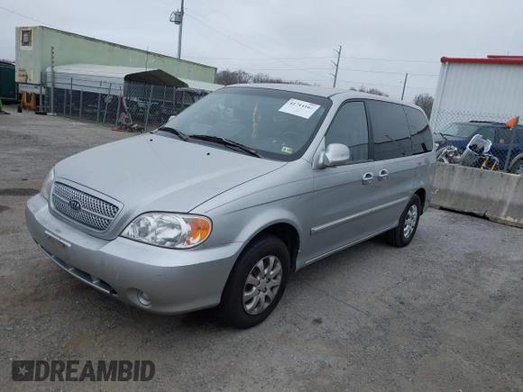 2004 Kia Sedona LX with VIN KNDUP131946545303, listed as a IAAI auction lot 41714164 with 1 mi miles. Bid and sale history available at carsss.com. Image 2.