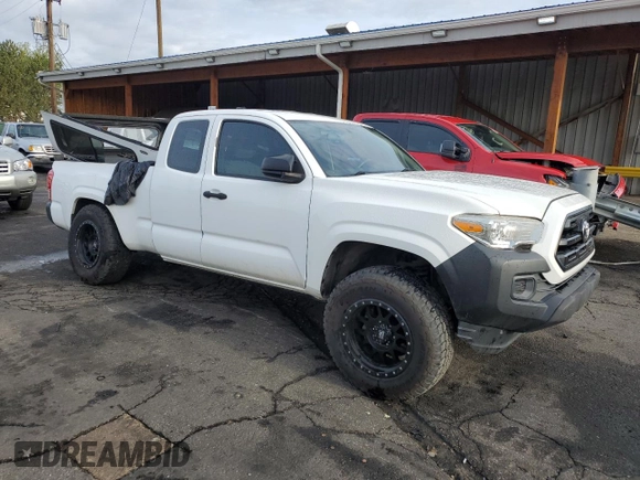 2017 Toyota Tacoma SR z VIN 5TFRX5GN8HX087229, wystawiony jako Copart lot #54735825 z przebiegiem 153 785 mil mil oraz Szkoda całkowita • Salvage title. Historia ofert i sprzedaży dostępna na DreamBid. Obrazek 4.