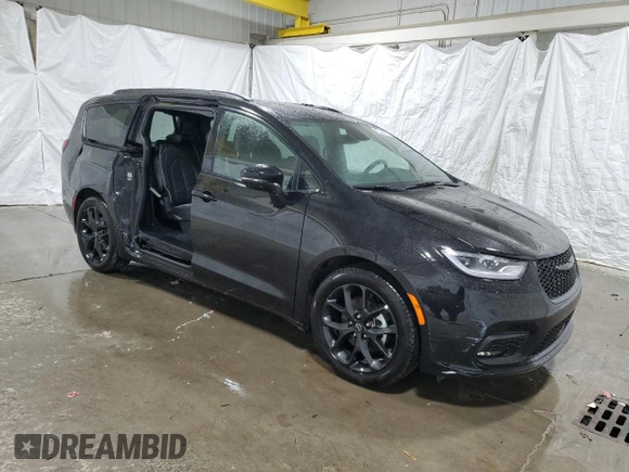 2025 Chrysler Pacifica Limited z VIN 2C4RC1GG3SR550826, wystawiony jako Copart lot #58486895 z przebiegiem 4 735 mil mil oraz Czysty tytuł • Clean title. Historia ofert i sprzedaży dostępna na DreamBid. Obrazek 4.