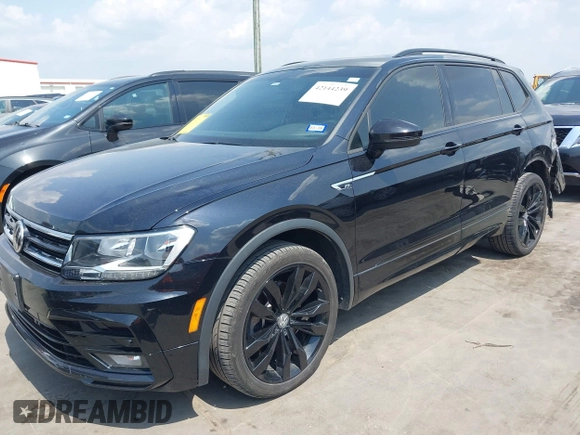 2021 Volkswagen Tiguan SE z VIN 3VV3B7AX0MM047478, wystawiony jako IAAI lot #42144239 z przebiegiem 55 468 mil mil oraz . Historia ofert i sprzedaży dostępna na DreamBid. Obrazek 2.