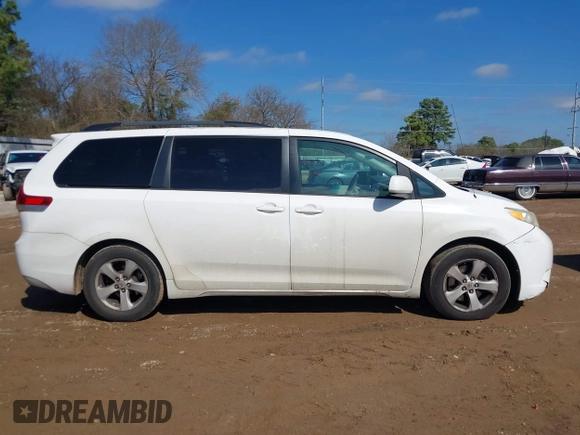 2011 Toyota Sienna LE AAS with VIN 5TDKK3DC5BS057805, listed as a IAAI auction lot 41630470 with 172,345 mi miles. Bid and sale history available at carsss.com. Image 13.