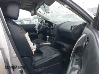 2011 Nissan Rogue SV z VIN JN8AS5MT2BW168436, wystawiony jako IAAI lot #41861785 z przebiegiem 174 593 mil mil oraz . Historia ofert i sprzedaży dostępna na DreamBid. Obrazek 5.