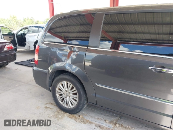 2015 Chrysler Town & Country Limited Platinum with VIN 2C4RC1GG9FR528125, listed as a IAAI auction lot 41925382 with 126,796 mi miles. Bid and sale history available at carsss.com. Image 6.