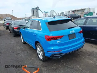 2020 Audi Q3 S line Premium z VIN WA1DECF39L1013425, wystawiony jako IAAI lot #41851042 z przebiegiem 57 901 mil mil oraz . Historia ofert i sprzedaży dostępna na DreamBid. Obrazek 3.