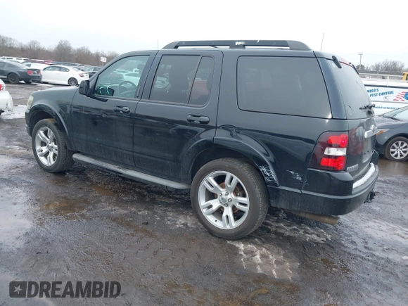 2010 Ford Explorer z VIN 1FMEU8DE5AUA85647, wystawiony jako IAAI lot #41534833 z przebiegiem 129 925 mil mil oraz . Historia ofert i sprzedaży dostępna na DreamBid. Obrazek 3.