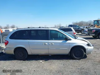 2005 Chrysler Town & Country LX with VIN 2C4GP44R55R228020, listed as a IAAI auction lot 41684981 with 146,255 mi miles. Bid and sale history available at carsss.com. Image 13.