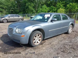 2007 Chrysler 300 with VIN 2C3LA43R07H860986, listed as a IAAI auction lot 42162490 with 117,334 mi miles. Bid and sale history available at carsss.com. Image 2.