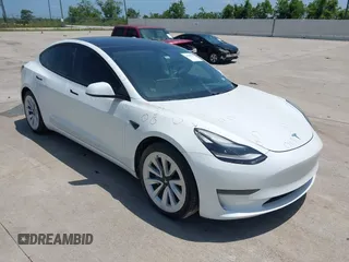 2021 Tesla Model 3 Standard Range Plus z VIN 5YJ3E1EA2MF020585, wystawiony jako IAAI lot #42189094 z przebiegiem 28 785 mil mil oraz . Historia ofert i sprzedaży dostępna na DreamBid. Obrazek 1.