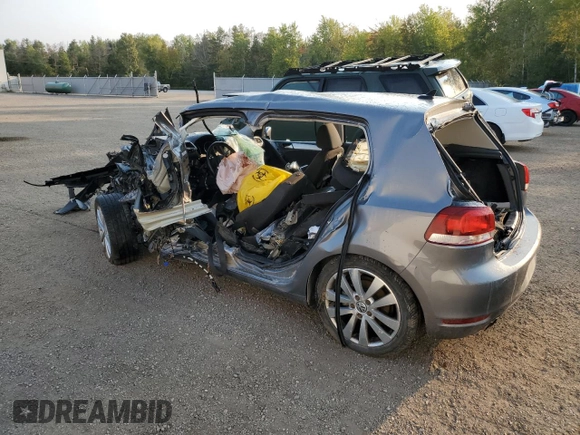 2013 Volkswagen Golf z VIN WVWDA7AJ9DW134006, wystawiony jako Copart lot #71238044 z przebiegiem Nie podano mil oraz Nie do naprawy • Non repairable. Historia ofert i sprzedaży dostępna na DreamBid. Obrazek 2.