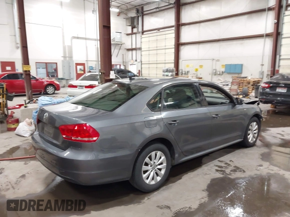 2013 Volkswagen Passat Wolfsburg Edition z VIN 1VWAH7A34DC148507, wystawiony jako IAAI lot #42339068 z przebiegiem 110 593 mil mil oraz . Historia ofert i sprzedaży dostępna na DreamBid. Obrazek 4.