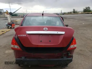 2011 Nissan Versa S z VIN 3N1BC1AP7BL463683, wystawiony jako Copart lot #57784065 z przebiegiem 110 937 mil mil oraz Szkoda całkowita • Salvage title. Historia ofert i sprzedaży dostępna na DreamBid. Obrazek 6.