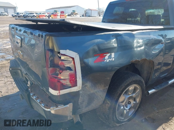 2007 Chevrolet Silverado 1500 1LT with VIN 2GCEK190271730595, listed as a IAAI auction lot 41428654 with 234,022 mi miles and . Bid and sale history available at DreamBid. Image 13.