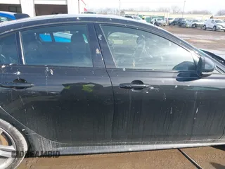 2018 Jaguar XE with VIN SAJAM4FV5JCP37456, listed as a IAAI auction lot 41519411 with 33,698 mi miles and . Bid and sale history available at DreamBid. Image 13.