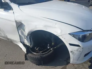 2015 BMW 3 Series 320i xDrive с VIN WBA3C3G55FNS75282, выставлен на аукционе IAAI как лот 41336850 с пробегом 120 856 миль миль и . История ставок и продаж доступна на DreamBid. Изображение 6.