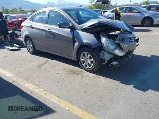 2013 Hyundai Accent GLS z VIN KMHCT4AE1DU542207, wystawiony jako IAAI lot #42174737 z przebiegiem 143 757 mil mil oraz . Historia ofert i sprzedaży dostępna na DreamBid. Obrazek 1.