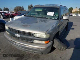 2000 Chevrolet Suburban LS with VIN 3GNEC16T3YG164300, listed as a IAAI auction lot 42003857 with 204,721 mi miles. Bid and sale history available at carsss.com. Image 2.