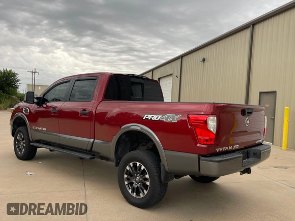 2016 Nissan Titan Pro-4X z VIN 1N6BA1F40GN516889, wystawiony jako Copart lot #72827234 z przebiegiem 123 706 mil mil oraz Czysty tytuł • Clean title. Historia ofert i sprzedaży dostępna na DreamBid. Obrazek 3.