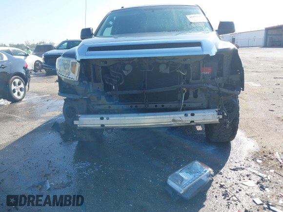 2017 Toyota Tundra 2WD SR5 with VIN 5TFEW5F18HX227330, listed as a IAAI auction lot 41972095 with 92,287 mi miles. Bid and sale history available at carsss.com. Image 6.