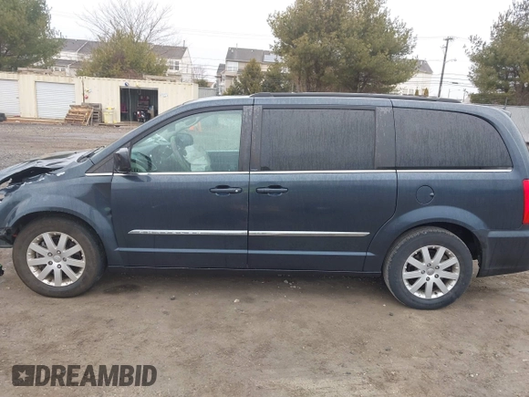 2014 Chrysler Town & Country Touring with VIN 2C4RC1BG6ER348090, listed as a IAAI auction lot 41687678 with 140,192 mi miles. Bid and sale history available at carsss.com. Image 14.