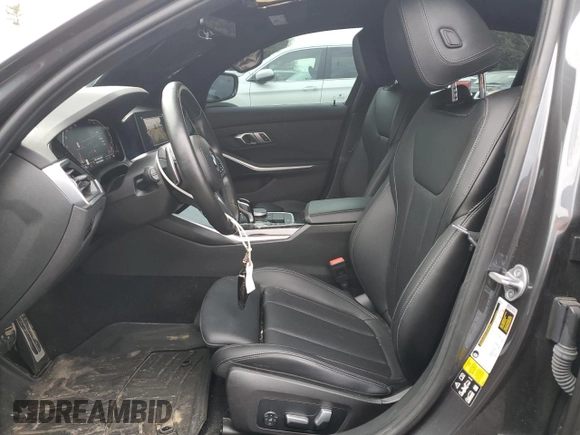 2022 BMW 3 Series 330i xDrive z VIN 3MW5R7J01N8C77673, wystawiony jako Copart lot #43196945 z przebiegiem 39 517 mil mil oraz Szkoda całkowita • Salvage title. Historia ofert i sprzedaży dostępna na DreamBid. Obrazek 7.