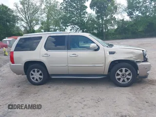 2008 Cadillac Escalade z VIN 1GYEC63868R143876, wystawiony jako IAAI lot #42177747 z przebiegiem 204 770 mil mil oraz . Historia ofert i sprzedaży dostępna na DreamBid. Obrazek 13.