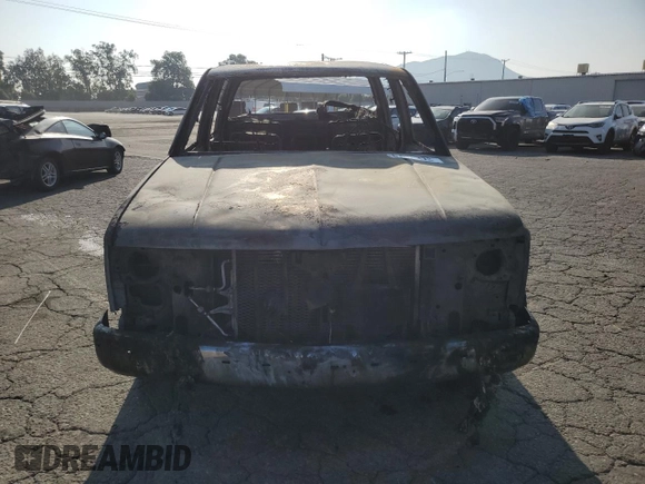 1998 Chevrolet Silverado 3500 z VIN 1GCGC33J6WF071284, wystawiony jako Copart lot #68229473 z przebiegiem Nie podano mil oraz Nie do naprawy • Non repairable. Historia ofert i sprzedaży dostępna na DreamBid. Obrazek 5.