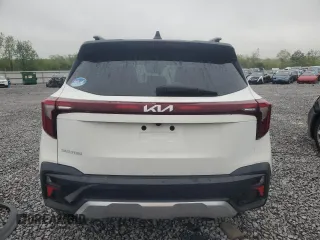 2024 Kia Seltos S z VIN KNDEU2AA4R7591046, wystawiony jako Copart lot #51934525 z przebiegiem 8 362 mil mil oraz Szkoda całkowita • Salvage title. Historia ofert i sprzedaży dostępna na DreamBid. Obrazek 6.