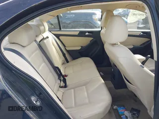 2011 Volkswagen Jetta SE with VIN 3VWDZ7AJ8BM361576, listed as a IAAI auction lot 40854087 with 174,904 mi miles and . Bid and sale history available at DreamBid. Image 8.