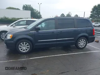 2014 Chrysler Town & Country Touring z VIN 2C4RC1BG4ER439889, wystawiony jako IAAI lot #39977311 z przebiegiem 155 656 mil mil oraz . Historia ofert i sprzedaży dostępna na DreamBid. Obrazek 14.