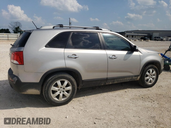 2012 Kia Sorento LX z VIN 5XYKT3A64CG274580, wystawiony jako Copart lot #55513455 z przebiegiem 167 369 mil mil oraz Szkoda całkowita • Salvage title. Historia ofert i sprzedaży dostępna na DreamBid. Obrazek 3.