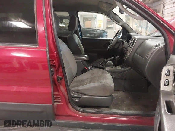 2005 Ford Escape XLT with VIN 1FMYU03115KA75972, listed as a IAAI auction lot 42058791 with 205,005 mi miles and . Bid and sale history available at DreamBid. Image 5.
