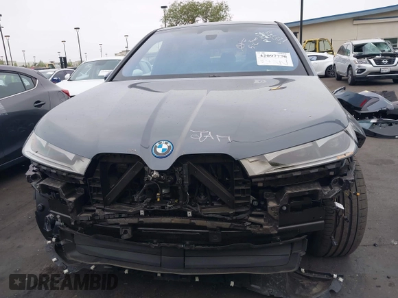 2025 BMW iX xDrive50 z VIN WB523CF07SCT32782, wystawiony jako IAAI lot #42097770 z przebiegiem 3 447 mil mil oraz . Historia ofert i sprzedaży dostępna na DreamBid. Obrazek 13.