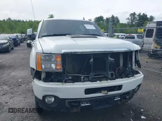 2013 GMC Sierra 2500HD Denali z VIN 1GT125E8XDF238662, wystawiony jako IAAI lot #42253366 z przebiegiem 250 409 mil mil oraz . Historia ofert i sprzedaży dostępna na DreamBid. Obrazek 13.