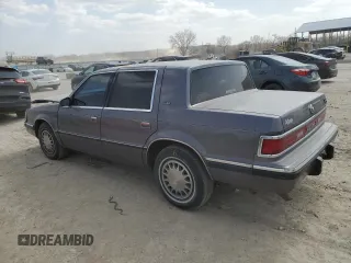 1993 Dodge Dynasty z VIN 1B3XC4638PD195963, wystawiony jako Copart lot #49120625 z przebiegiem 86 825 mil mil oraz Szkoda całkowita • Salvage title. Historia ofert i sprzedaży dostępna na DreamBid. Obrazek 2.