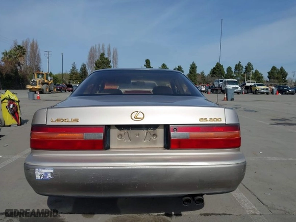 1995 Lexus ES 300 with VIN JT8GK13T0S0100914, listed as a IAAI auction lot 41835394 with 216,277 mi miles. Bid and sale history available at carsss.com. Image 15.