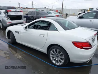 2020 Mercedes-Benz SLC 300 с VIN W1KPK3JA7LF170171, выставлен на аукционе IAAI как лот 42119425 с пробегом 2 408 миль миль и . История ставок и продаж доступна на DreamBid. Изображение 3.