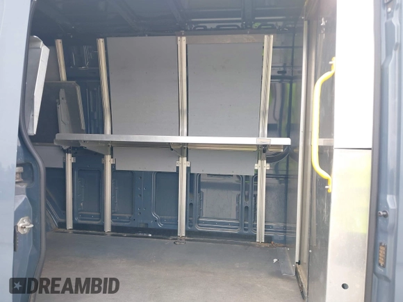 2019 Mercedes-Benz Sprinter Cargo z VIN WD4PF1CD6KP140250, wystawiony jako IAAI lot #40192921 z przebiegiem 85 972 mil mil oraz . Historia ofert i sprzedaży dostępna na DreamBid. Obrazek 8.