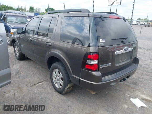 2008 Ford Explorer XLT with VIN 1FMEU63E38UA19291, listed as a IAAI auction lot 42048959 with 227,212 mi miles. Bid and sale history available at carsss.com. Image 3.