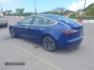 2018 Tesla Model 3 Long Range Battery z VIN 5YJ3E1EA6JF160859, wystawiony jako IAAI lot #42149636 z przebiegiem 81 159 mil mil oraz . Historia ofert i sprzedaży dostępna na DreamBid. Obrazek 3.